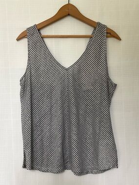 🌱NWT Wrap London Black & White Striped Knit Top with button back